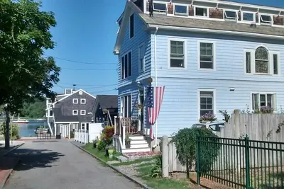 Image de Vues fantastiques au cœur du quartier historique du secteur riverain! Wifi gratuit