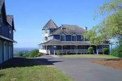 Image de Grande maison isolée. Cadre boisé. Lieu facile d'accès au centre-ville.