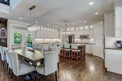 Image de Tout neuf! Près de Montaluce. Lodge dort 19