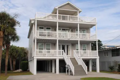 À la mer: 9 Br / 8. 5 Ba maison à Pawleys Island, pour 22 personnes