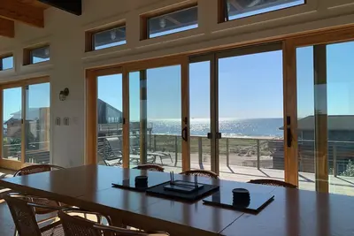 Image de Marooned! Fire Island! Vue sur l'océan! À quelques pas de la plage!