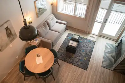 Image de Condo de luxe + loft confortable | Voir la faune en dehors de votre fenĂŞtre!