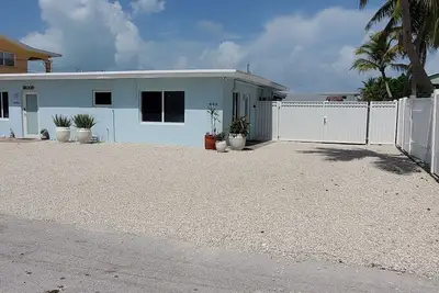 Image de Ocean Side Canal Half Duplex, 37 'Dock, 600' To Channel