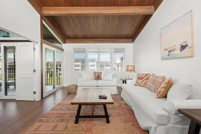 Image de Loggerhead Cay # 483: Condo magnifiquement mis à jour à quelques pas de la plage!