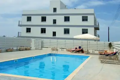 Image de Appartement de luxe avec piscine et vue sur la mer Méditerranée