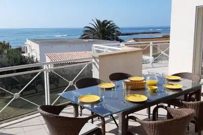 Image de Cap d'Agde, face à la mer grande villa avec accès privé à la plage.
