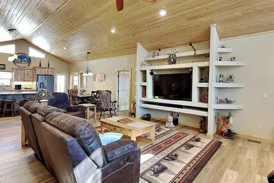 Image de Heavenly Pines, 3 chambres, WiFi, cheminée, rampe accessible, bain à remous, pour 6 personnes