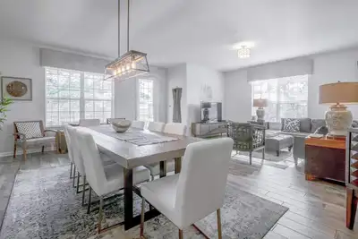 Image de Lake View Paradise Condo par Pool / Clubhouse. Près de tous les parcs et centre de congrès