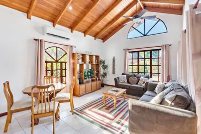 Image de Villa confortable à distance de marche de tout