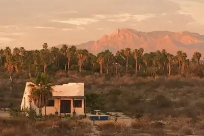 Image de Vie privée à côté de la nature, vue imprenable sur le mont et l'océan et à seulement 2 lots de la plage