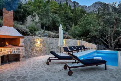 Image de Maison en pierre dans un endroit calme avec piscine chauffée, Makarska Riviera, 4 chambres