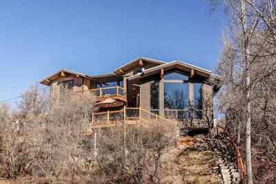Image de Incroyable maison récemment rénovée sur la rivière Roaring Fork