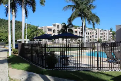 Image de Terrasse et balcon privés, spacieux 3 chambres sur la baie, plage semi-privée