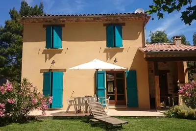 Image de Maison de charme avec piscine chauffée dans un cadre enchanteur en Luberon