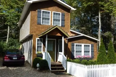 Image de Un luxe abordable avec bain à remous, Cheminée, Central Air / Heat, Wifi à Highlands!