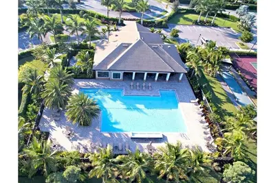 Image de Brand New Resort comme Condo entièrement design Meublé avec 3 chambres plus Den