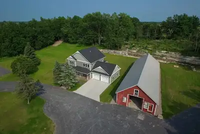 Image de Flambant neuf, admirablement construit 5 Chambre / 5 salles de bain maison