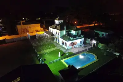 Image de Chalet Cortijo idéal pour les familles ou les groupes avec piscine à 15 minutes de Séville