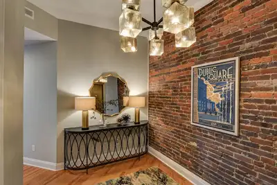 Image de À Pied à Honky Tonks depuis un loft unique et privé du centre-ville