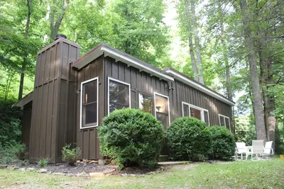Image de Chalet de montagne du milieu du siècle au large de Blue Ridge Parkway