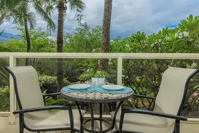 Image de Nouvelle liste! Entièrement rénové! Vues sur le jardin luxuriant! Maui Banyan H205