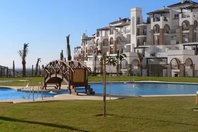 Image de Golf au soleil sur la plage et Spa toute l'année dans un bel appartement