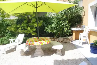 Image de T2 3 * Appartement, jardin en villa 300m plage, commerces clim, wifi, garage