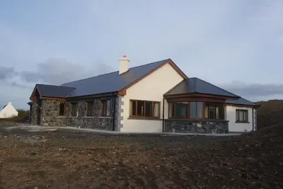 Image de Exclusive nouvelle maison de vacances 3000 sq. Pieds avec des vues spectaculaires sur l'océan