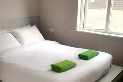 Image de Appartement de 3 chambres récemment rénové | Emplacement du centre-ville