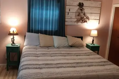 Image de Oasis rurale - Chambre privée et salle de bain privée de Cowboy