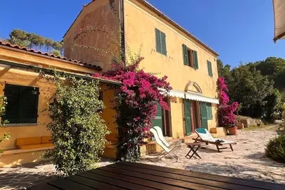 Image de Une charmante maison de campagne près de plus belles plages.