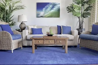 Image de \"Ocean Blue\" Beach Remodeled Luxe Condo Plage de sable. Conviviale et familiale