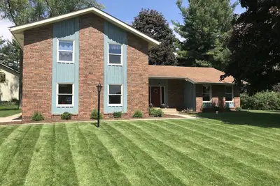 Image de Maison familiale récemment rénovée à 2 miles du campus Nd!