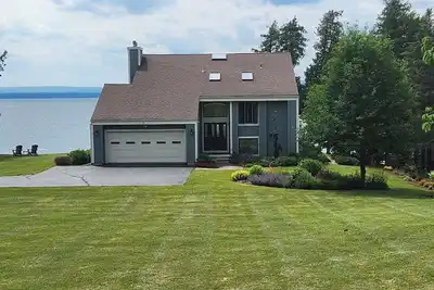 Image de Luxury Lakefront Getaway
