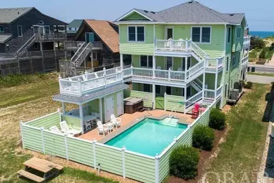 Image de Cj's Hideaway! Maison neuve! 500 pieds à l'accès à la plage. Milepost 7. 5