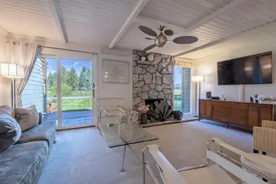 Image de Pratiquement à l'intérieur du parc (Teton Shadows) avec vues - 1 400 m²
