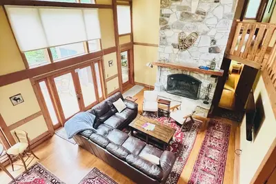 Image de Spacieux + Private Ski Lodge - 10 min. à Stratton, 5 min. à Bromley + Eateries