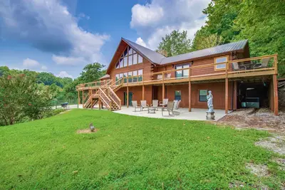 Image de Le magnifique FadeAway Lodge est niché au-dessus du lac Center Hill