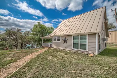 Image de Magnifique chalet sur le lac Canyon pour 8 personnes! Plus de 400 pieds de front de mer!