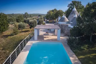 Image de Trulli Santa Maria dei Grani: Trullo avec piscine dans la Vallée d'Itria