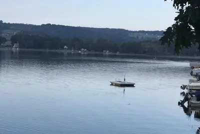 Image de \"Ron golden pond\" est un endroit pour faire des souvenirs, une maison spéciale avec une grande énergie.