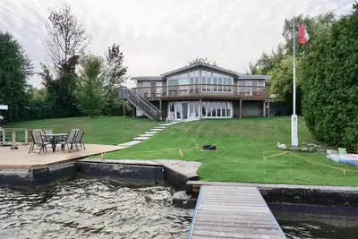 Image de Le Cedardale @ #BalsamLake avec cottage invité.