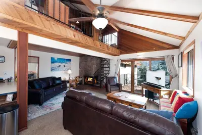 Image de Animaux acceptés - Condo ski in / ski abordable - Nouveaux meubles - Vues et terrasse