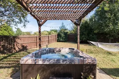 Image de Hummingbird Manor - Spa et cour privée!