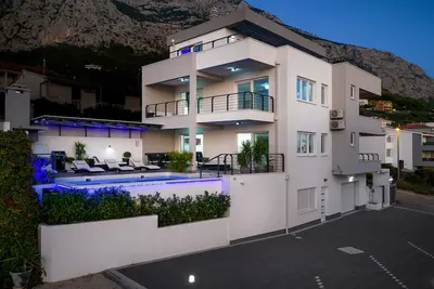 Image de Villa de luxe Palladium dans le centre avec * piscine chauffée, * penthouse et * jacuzzi