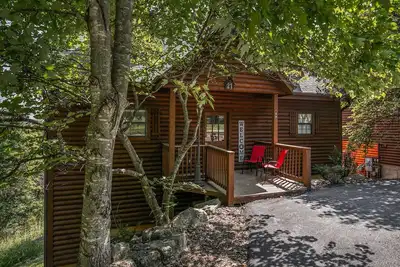 Image de Cabane de luxe avec 3 espaces de vie, 4 suites principales, piscine intérieure