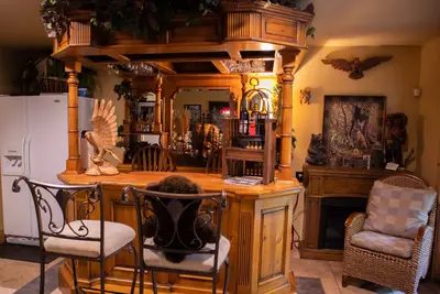 'Bearadise Chalet' Unique Domaine de retraite isolé (Qui Devrait Que C'Est En Ville?)