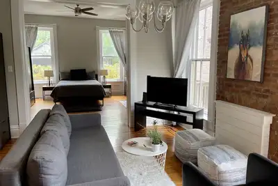 Image de Bourbon Lover Apt / 30 + jours de location seulement