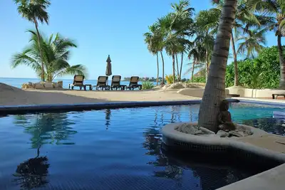 Image de \"Nahil 12\" Condo Studio Vue Jardin Avec Belle Piscine à Débordement Sur La Plage