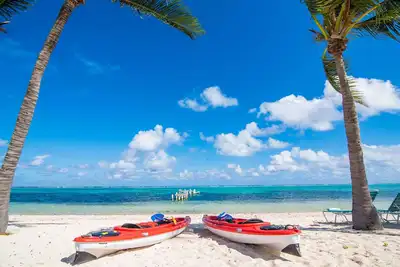 Image de Beau studio spacieux sur la plage de sable - 2e chambre en option.